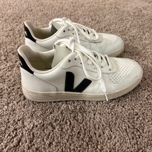 Veja V-90 Leather White Nautico in Size 36